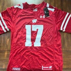 Wisconsin Badgers Under Armour NCAA  Football Jersey Adult Size Medium Lose Fit